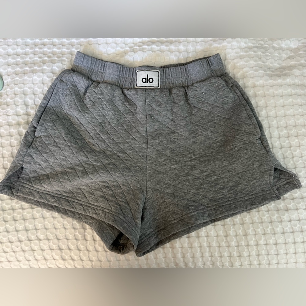 ALO Yoga Gray Quilted Women Shorts